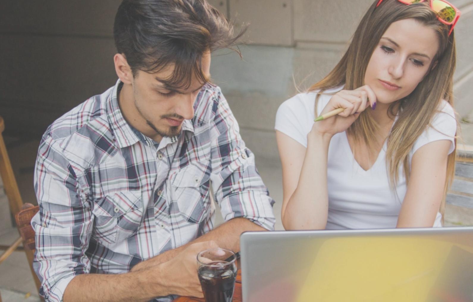 Bureau de travail collaboratif avec planification financière